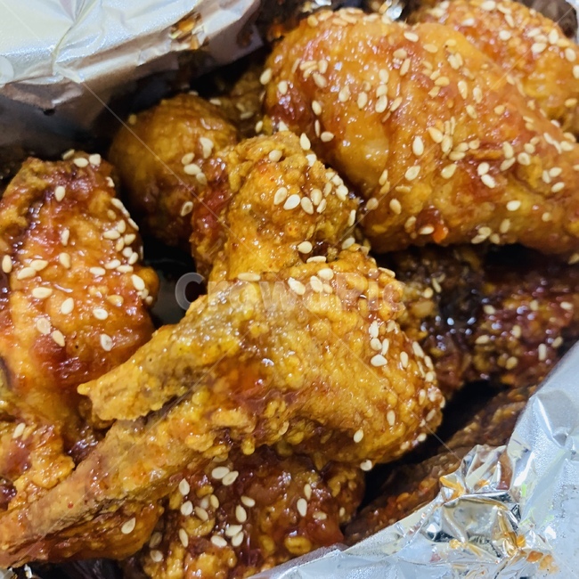 양념치킨,닭다리,야식,치킨,통닭,음식,식재료,요리,food,cook,meal,dishes,food reserves,육류,고기,meat