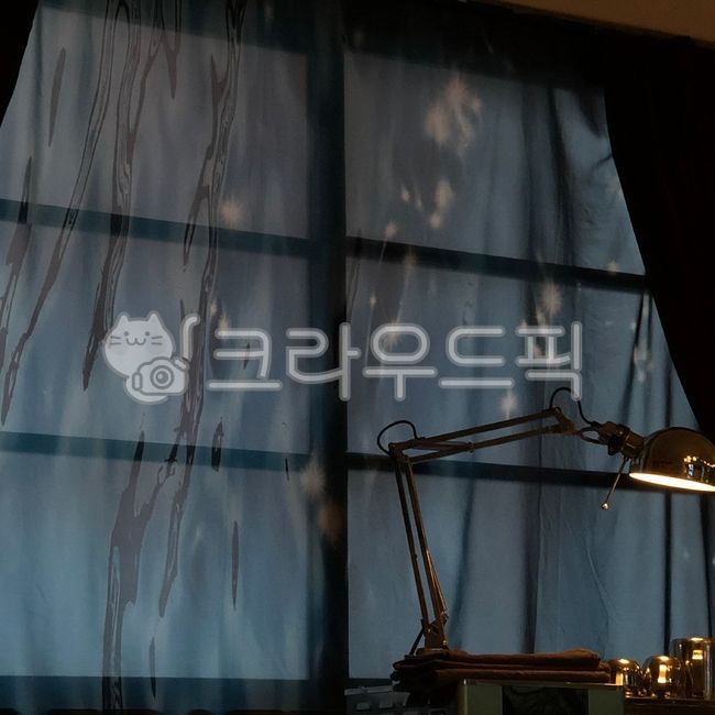 조명,lighting,시티팝,블랙,감성