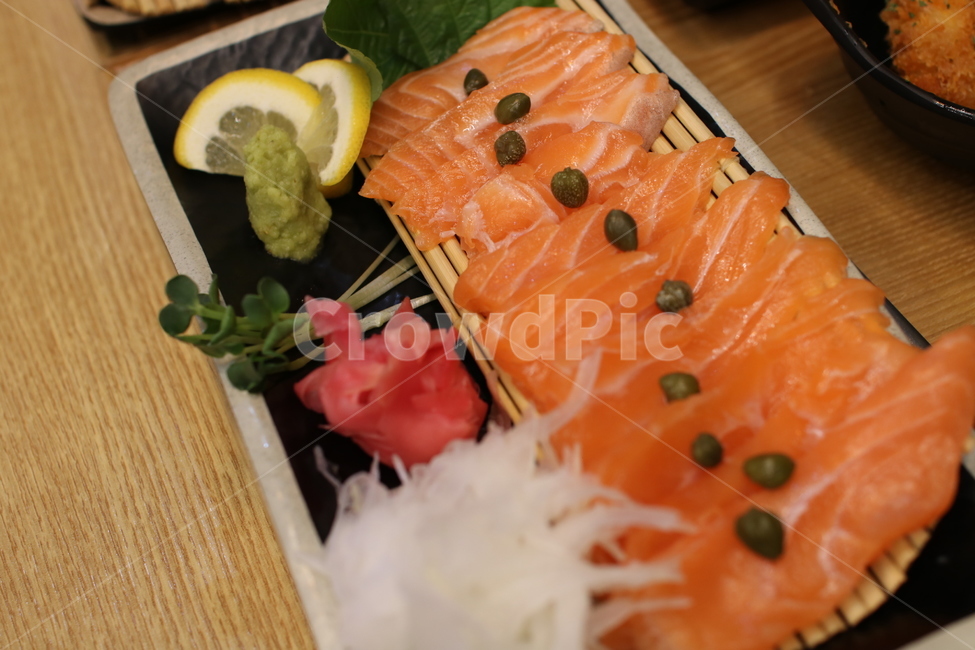 연어,일식,양파채,케이퍼,생강,플레이팅,음식,식재료,요리,food,cook,meal,dishes,food reserves