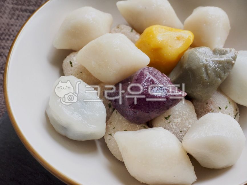 asianfood,koreanculture,plate,Korean traditional food,traditionalculture,Thanksgiving,holiday,traditional culture,songpyeon,wellbeing,Korean food,Korean food culture,Asian food,tradition,traditionalfood,Lunar New Year food,new year,koreanfood,foodculture,