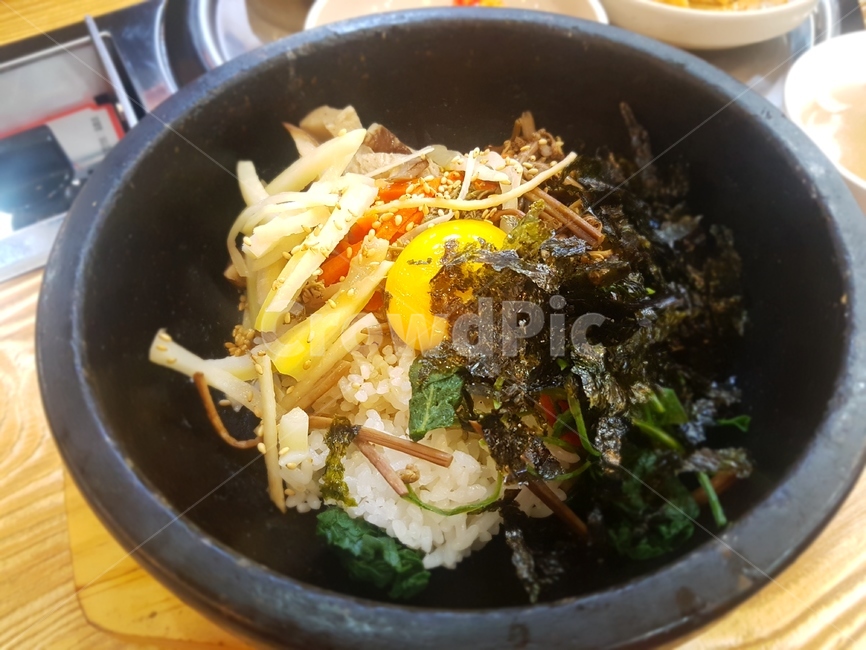 비빔밥,돌솥비빔밥,한식,식사,푸드,저녁,메뉴,음식,요리,점심