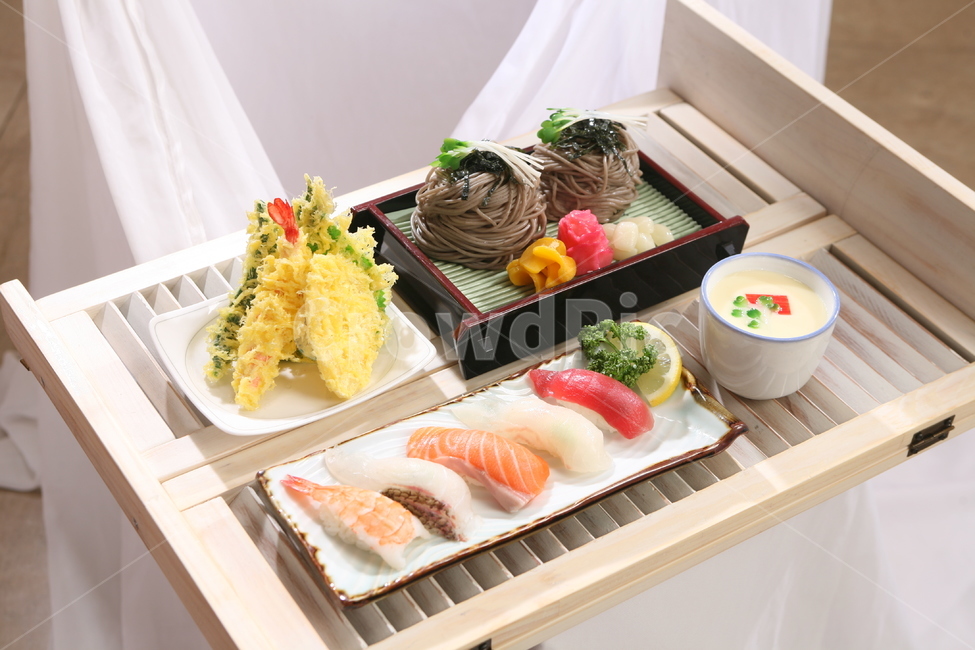 Japanese food,pickled radish,Japanese style meal,home style meal,miso soup,bento,steamed egg,pickled garlic,tuna sushi,raw fish,sushi,shrimp sushi,flounder Sushi,Japanese home meal,salmon sushi,soba,buckwheat soba,fried shrimp,Rakgyo,lunch box,fried red p