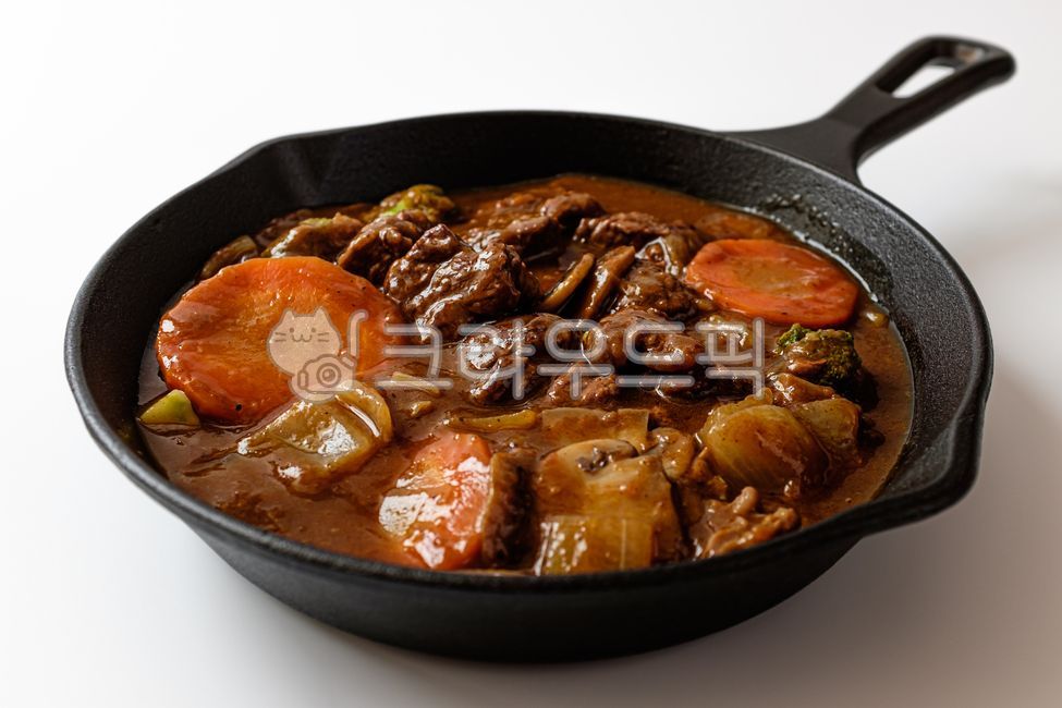 비프스튜,소고기스튜,스튜,소고기,고기,국물,국물요리,야채,채소,양념,음식,식사,식품,식료품,재료,식재료,음식재료,클로즈업,짭짤한,고소한,따뜻한,음식,식재료,요리,food,cook,meal,dishes,food reserves
