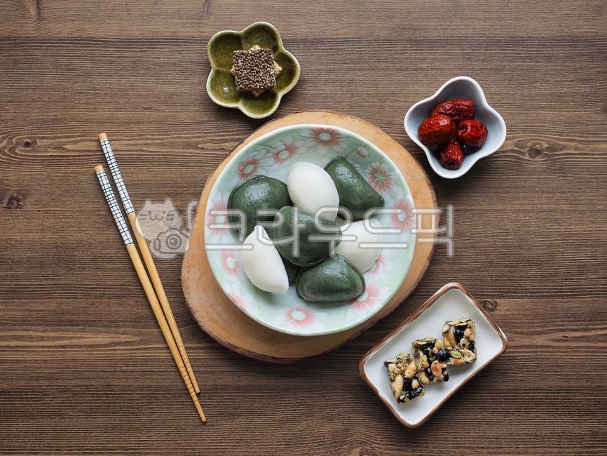 추석사진공모전,전통음식,한국전통음식,한국음식문화,전통문화,traditionalfood,koreantraditionalfood,koreanfoodculture,traditionalculture,송편,songpyeon,한국음식,식품,한식,한국문화,한국,배경,음식문화,문화,아시아,아시아음식,접시,전통,설날,추석,음식,추석음식,설날음식,명절,명절음식,떡,koreanfood,korea,koreanculture,food,background,foodculture,culture,asia,asianfood,dish,tradition,ricecake,웰빙,웰빙음식,쌀음식,wellbeing,wellnessfood