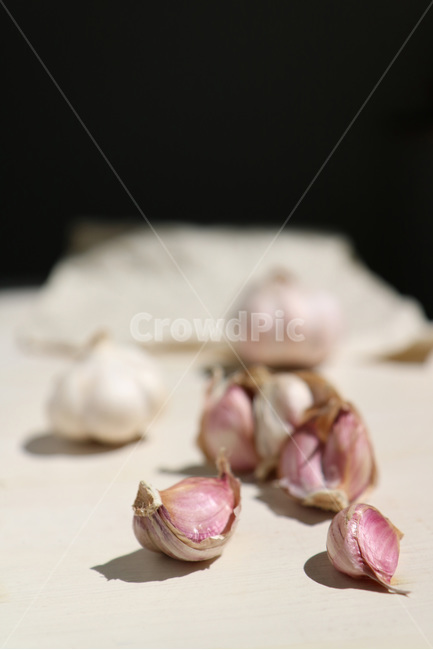 사진,마늘,야채,채소,햇마늘,나무,원목,질감,재질,빈티지,육쪽마늘,깐마늘,패브릭,갈릭,통마늘,재료,식자재,텍스처,garlic,wholegarlic,vegetable,food,wood,texture,음식,식재료,요리,food,cook,meal,dishes,food reserves,채소,야채,vegetables
