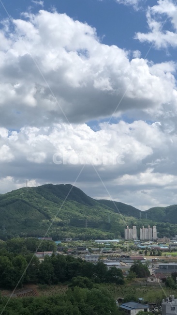 구름,하늘,아파트,시골,산,나무,자연,전경,맑은하늘