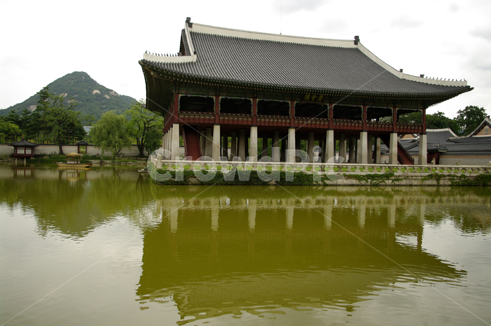 경복궁,경회루,기와지붕,전통건축,한국,궁,한국전통,한국문화,korean traditional,korean culture,랜드마크,landmark,tourist attraction,한국랜드마크,한국관광지,한국명소,korea landmark,korea tourist attraction,건축물,건물외관,exterior,building,structure,architecture,construction