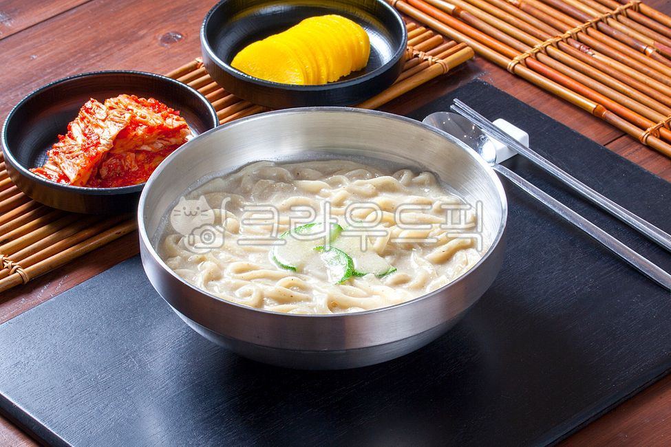 들깨,들깨칼국수,칼국수,국수,면요리,면,밀가루면,밀가루음식,감자칼국수,칼국수면,한국음식점,한국식당,들깨칼국수면,면음식,밀가루요리,밀가루,맛집,먹거리,식재료,민속음식,한국음식,전통음식,호박,들깨가루,감자,김치,단무지,한국요리,전통요리,한식,식당,음식점,식사,점심,점심식사,저녁,저녁식사,별미,건강식,영양식,간편식,food,음식,그릇