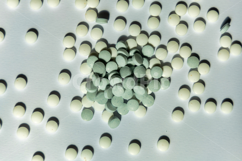 care,closeup,dose,drug,green,health,healthy,illness,medical,medicament,medication,medicine,nutrition,pharmaceutical,pharmacy,pill,prescription,tablet,vitamin,white,약,비타민,알약,캡슐,치료약