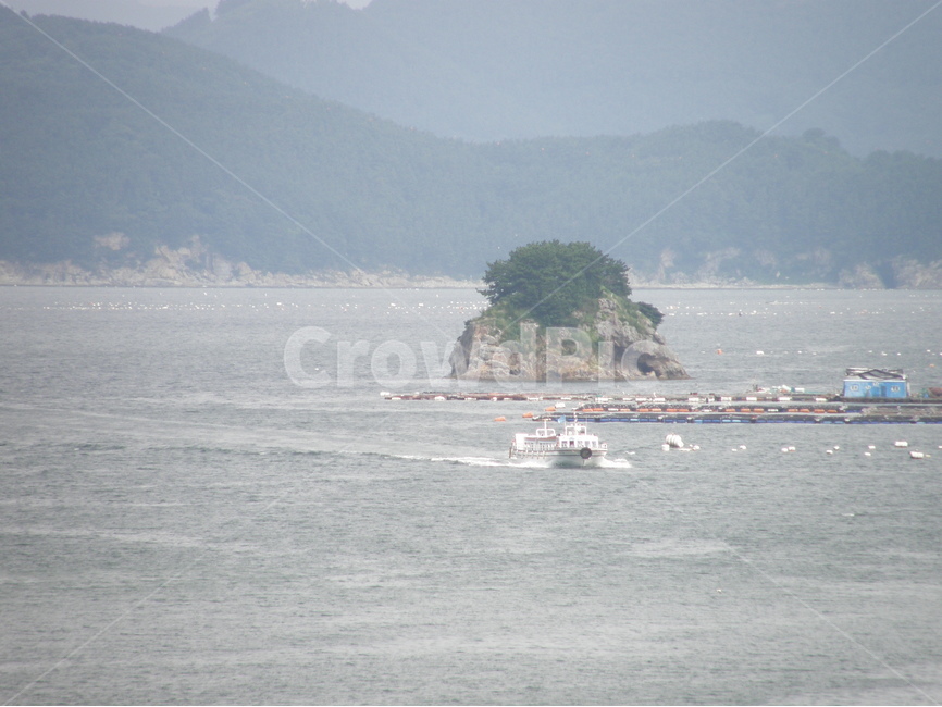 한산도,바다,풍경,유람선,통영,sea,landscape,korea,섬,경상남도,한국,배,Island,ship,자연,야외,nature,outdoor,양식장,선박,자연,풍경,nature,landscape,한국자연풍경,한국자연경관,korea nature landscape,교통,교통수단,traffic,transportation,outdoors,옥외,land,땅,water,물,ocean,대양,shoreline,해안선,coast,연안,boat,보트,vehicle,차량