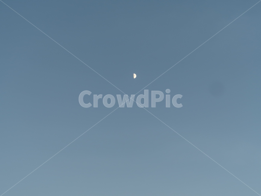달,하늘,푸른하늘,파랑,파란배경,작은달,moon,sky,bluesky,blue,cleansky,background