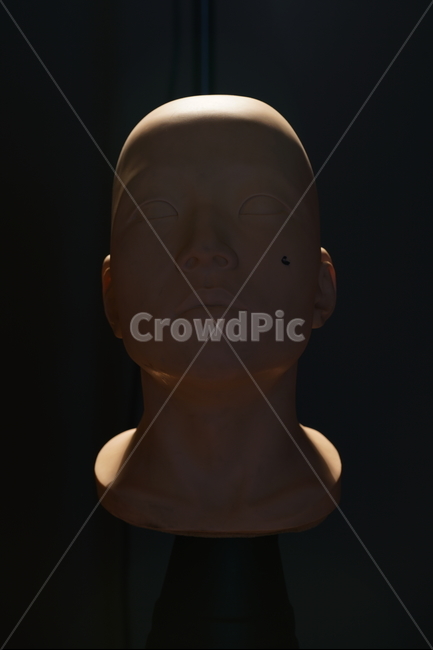 studio,shadow,backlight,Lighting study,lightingexample,Training,head,bald head,depressed,dark,gloomy,bald,man,lightingstudy,lighting,teaching materials,Learning materials,face,light,backlighting,teachingaids