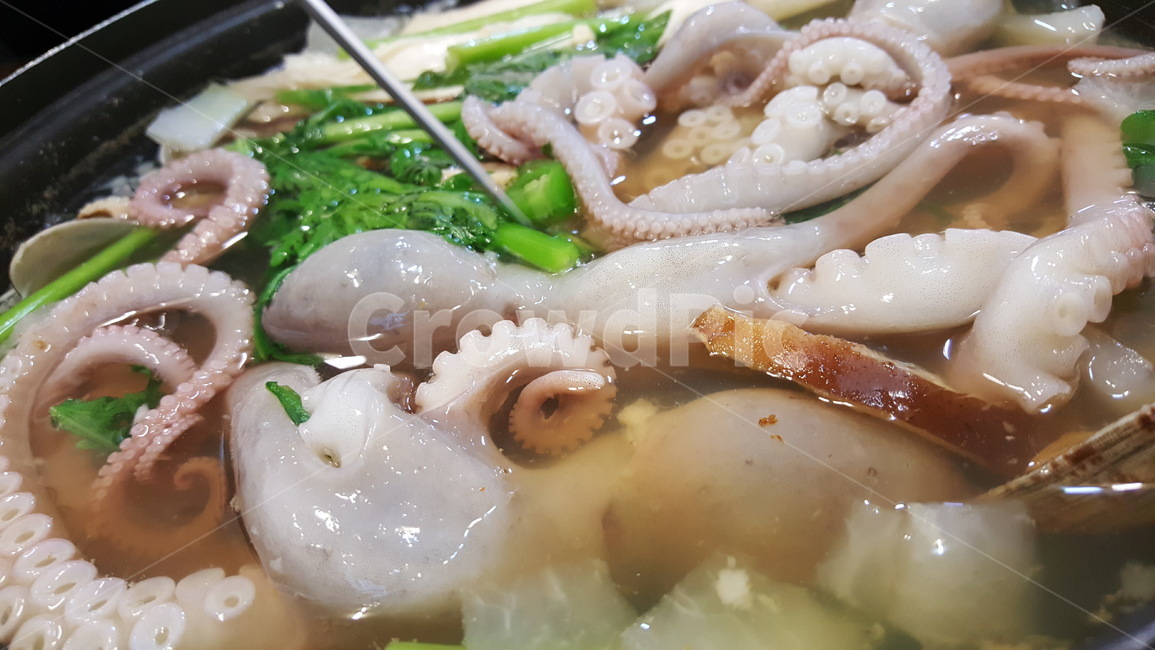 주꾸미,샤브샤브,버섯,야채,국물요리,따뜻한음식,한국,한국음식,식재료,해산물,요리