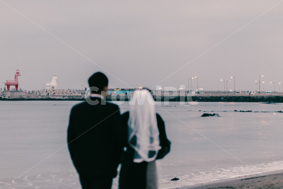 결혼,부부,커플,연인,웨딩,웨딩스냅,바다,뒷모습,wedding,couple,weddingphotography,sea,beach,back,사람,인물,인간,human,person,연인,커플,사랑,lover,couple,결혼,혼례,웨딩,wedding,marriage,marry,감성,sensible,feeling