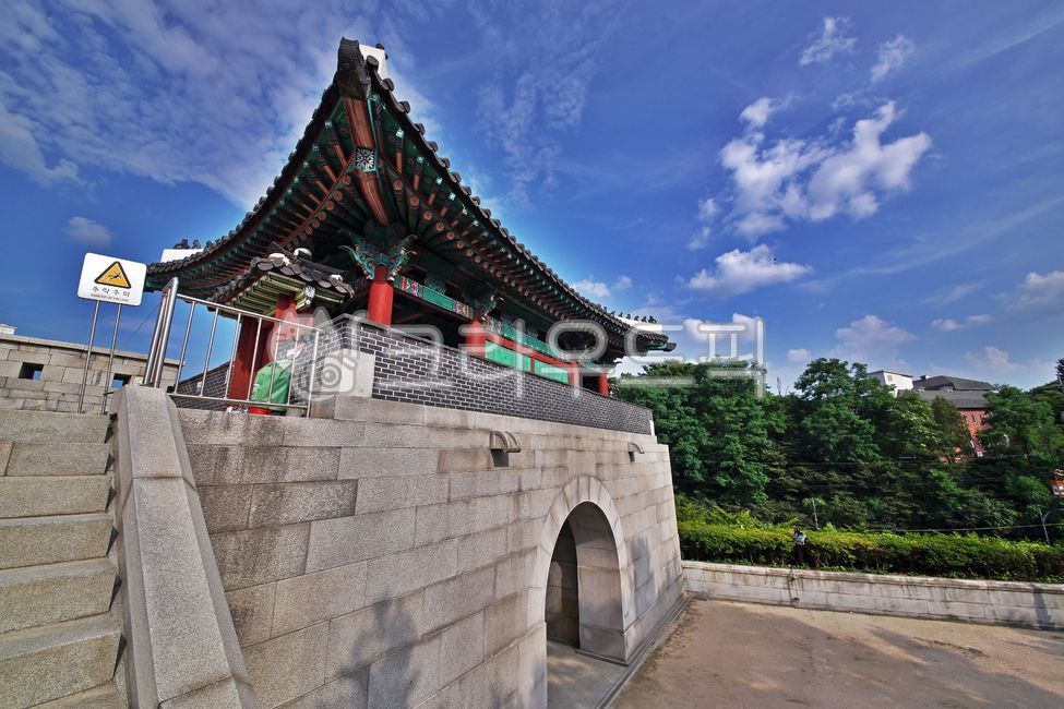 Hongyemun,hipped roof,Dongsomundong,Seoul Fortress,Hyehwamun,Honghwamun,Dongsomun