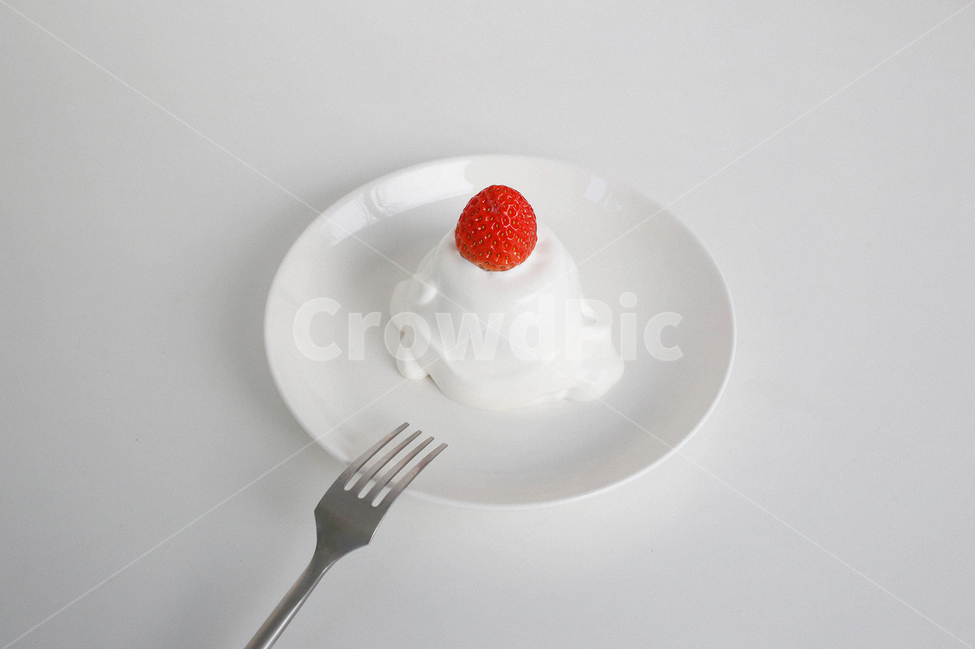 딸기,케이크,디저트,카페,스냅,감성사진,필름,필카,필름사진,필름느낌,음식,식재료,요리,food,cook,meal,dishes,food reserves,디저트,간식,후식,dessert,snack,색깔,색상,색채,색감,color sense,color sensitivity,feeling of color