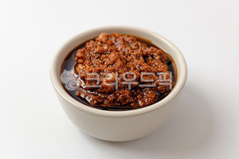 토마토페스토,토마토,페스토,토마토소스,소스,양념,이탈리아음식,이탈리아문화,허브,올리브유,치즈,음식,식사,식품,식료품,재료,식재료,음식재료,클로즈업,짭짤한,새콤한