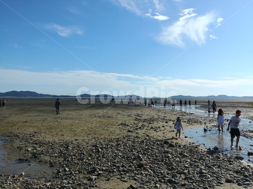 gravel,자갈,dirtroad,흙길,road,도로,ground,바닥,sea,바다,sky,하늘,nature,자연