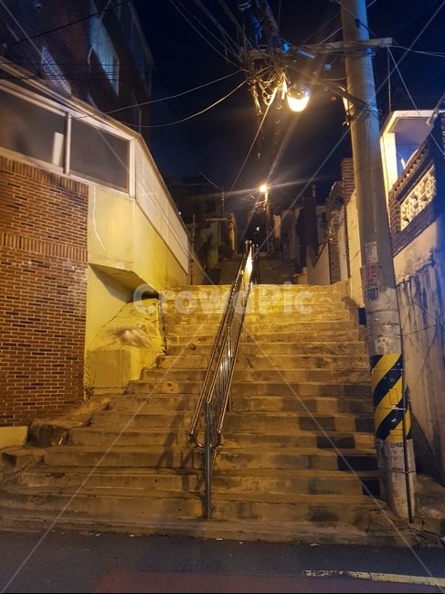 골목,가로등,난간,달동네,오르막,계단,시골,전봇대,handrail,야경,밤,풍경,nightscape,night,landscape,골목길,alley