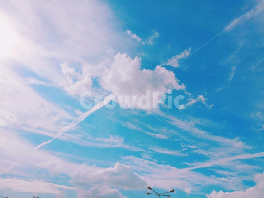 가로등,파란,하늘,구름,맑음,공활,비행기구름,자연,풍경,nature,landscape,outdoors,옥외,sky,azure sky,푸른 하늘