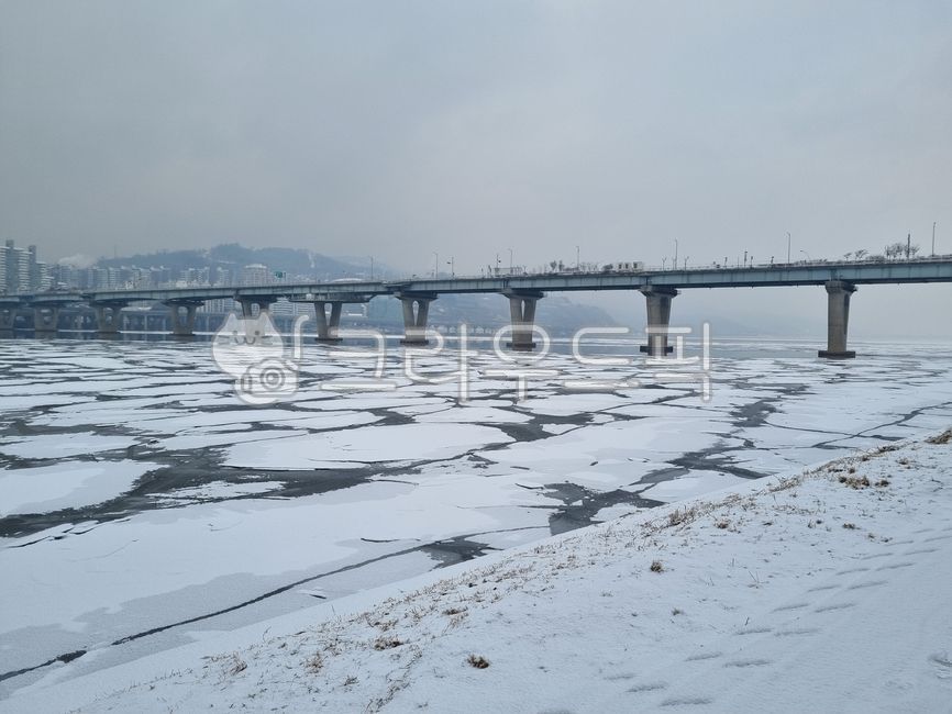 한강,강,겨울,겨울강,빙판,눈,다리,천호대교,얼음,한강다리,water,물,winter,ice