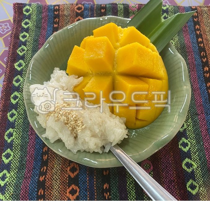 망고밥,망고찹쌀밥,mangostickyrice,망고연유밥,망고요리,망고,간식,태국요리,태국음식,food,음식,fruit,과일,plate