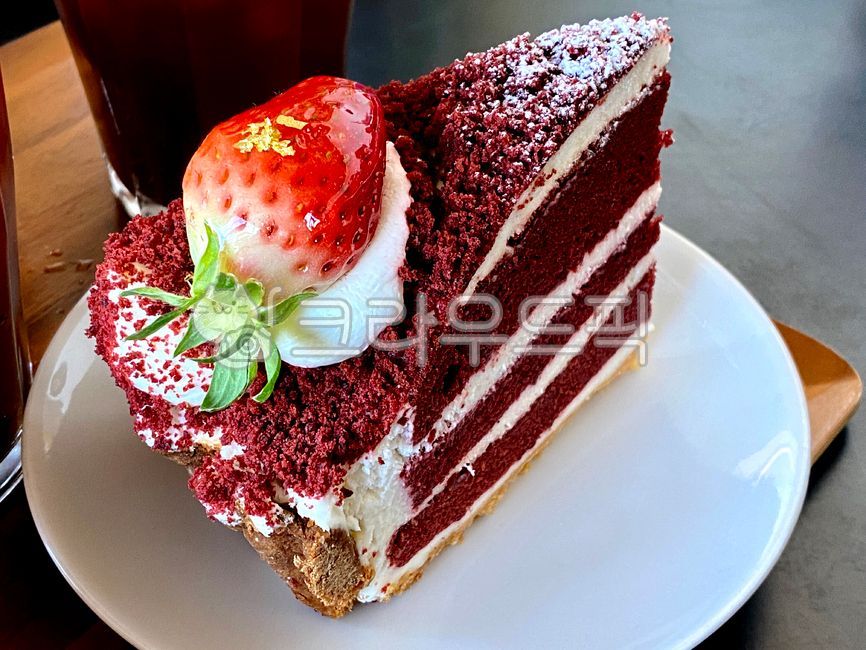 bread,mood,Strawberry cake,cook,snack,strawberry,dishes,food,meal,cafe,dessert,cake,coffee,foodreserves