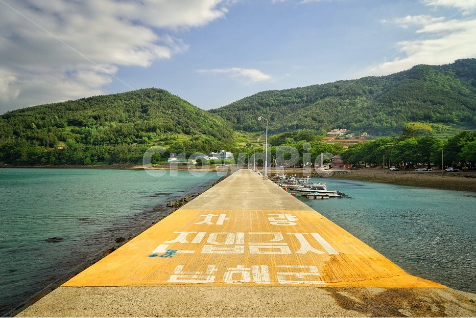 남해,항구,바다,자연,대칭,금지,경고창,경고문,길,막다른길,산,경치,자연,풍경,nature,landscape,한국자연풍경,한국자연경관,korea nature landscape,산업,industry,industrial,어업,fishery,fishing industry,교통,교통수단,traffic,transportation,water,물,waterfront,워터 프론트,road,도로