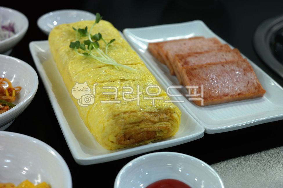 egg,egg roll,menu,delicious,omelet,food,side dish,meal,sliced,ham,bake,cooking,spam,roast