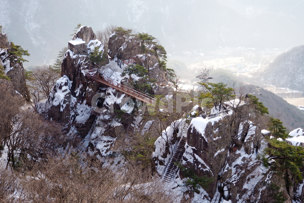 대둔산,겨울산,겨울,산,눈,설산,파란하늘,풍경,전망,daedunsan,daedun,winter,mountain,snow,nature,landscape,출렁다리,bridge,겨울,계절,winter,season,자연,풍경,nature,landscape,outdoors,옥외