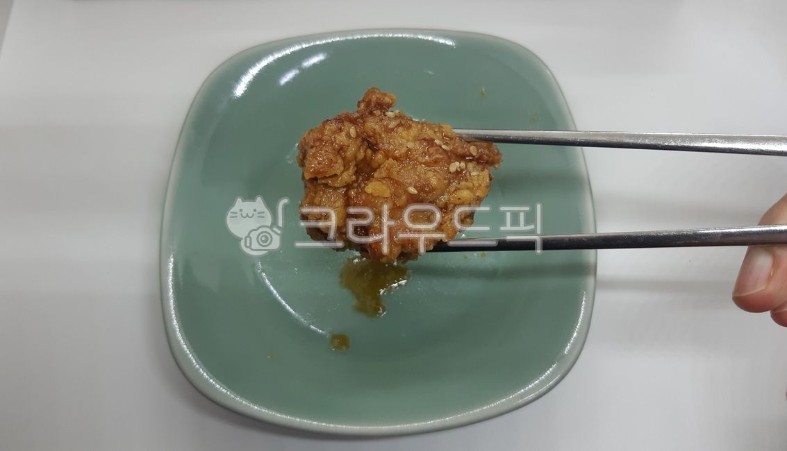 간장치킨,치킨,닭요리,양념치킨,한조각,닭고기,순살치킨