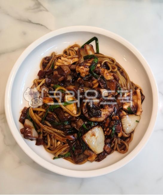 짜장면, 쟁반짜장, 짜장, noodle, 국수, 사진,이미지,일러스트,캘리그라피 - 엉클죠작가