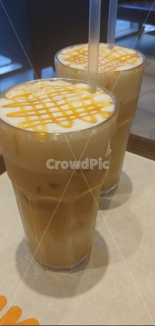 음료,아이스음료,캬라멜마키아토,커피,여름