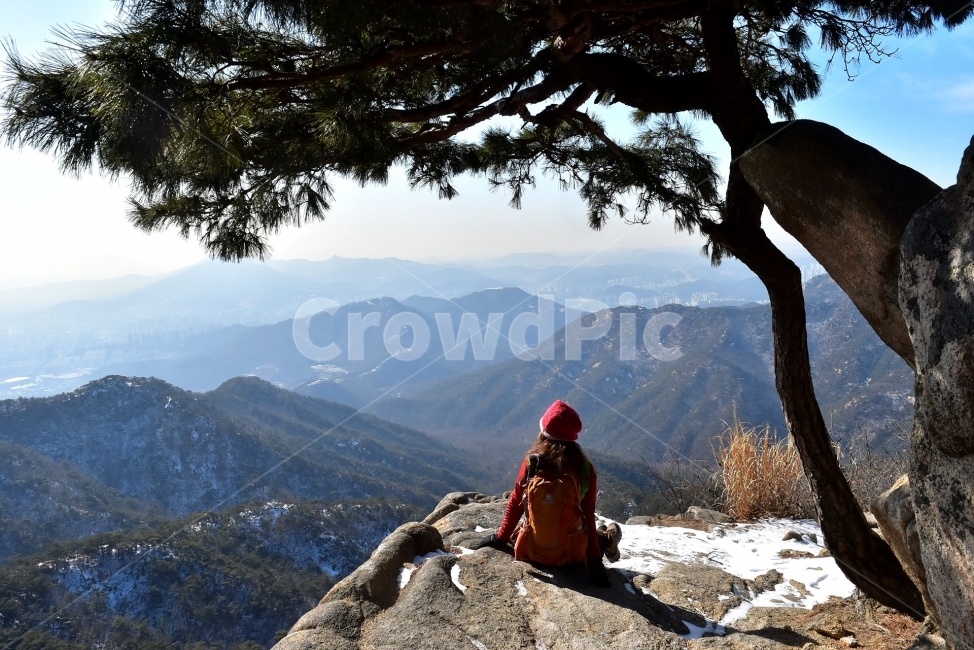 관악산,풍경,겨울,자연,눈,스포츠,등산,산행,nature,snow,겨울풍경,느낌,아름다운,신비로운,경이로운,기암,바위,암봉,암릉,다큐,필,힐링,명산,landscape,winter,season,트레킹,100대명산,인기명산,조망,전망,정부청사,6봉,수목원능선,바윗길,암릉길,명품송,소나무,한국자연풍경,한국자연경관,korea,관양능선,팔봉능선,국기봉,겨울,계절,winter,season,자연,풍경,nature,landscape,한국자연풍경,한국자연경관,korea nature landscape,사람,인물,인간,human,person,여성,여자,woman,female,lady,여행,휴가,traveling,vacation,trip,스포츠,레저,운동,sports,leisure,exercise,outdoors,옥외
