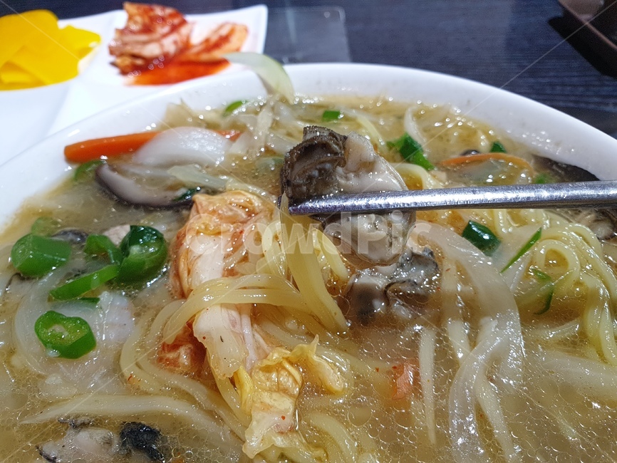 중국요리,중화요리,짬뽕,굴짬봉,음식,요리,조리,반찬,food,cook,중국집,맛집,noodle,젓가락,그릇,국물,기름기,기름,해물,식당,굴,음식,식재료,요리,food,cook,meal,dishes,food reserves,면류,면요리,noodles,중식,중국음식,중화요리,chinese food,chinese dishes,chinese meal,chinese cook