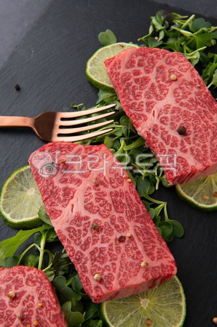 beef,raw meat,plating,herbs,pepper,salt,sirloin,special cuts,Korean beef,plate,tray,vintage,background,fork,lime,vegetables,young leaves,marbling,fat,protein,aged,aged meat