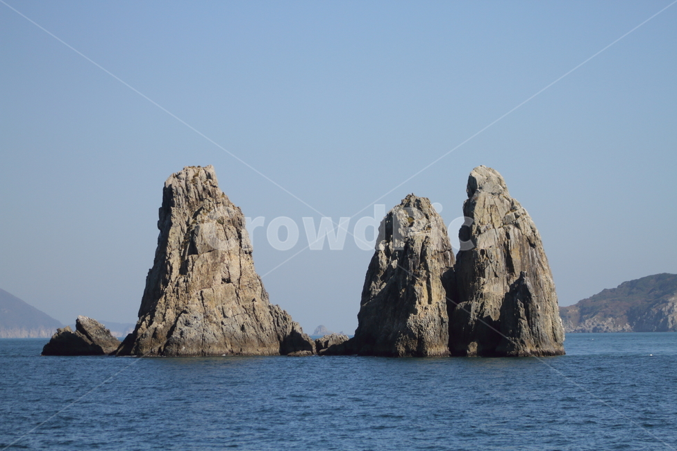 섬,바위섬,한려해상국립공원,바다,island,자연풍경,남해바다,자연,풍경,nature,landscape,한국자연풍경,한국자연경관,korea nature landscape,outdoors,옥외,land,땅,water,물,sea,ocean,대양,shoreline,해안선,promontory,곶