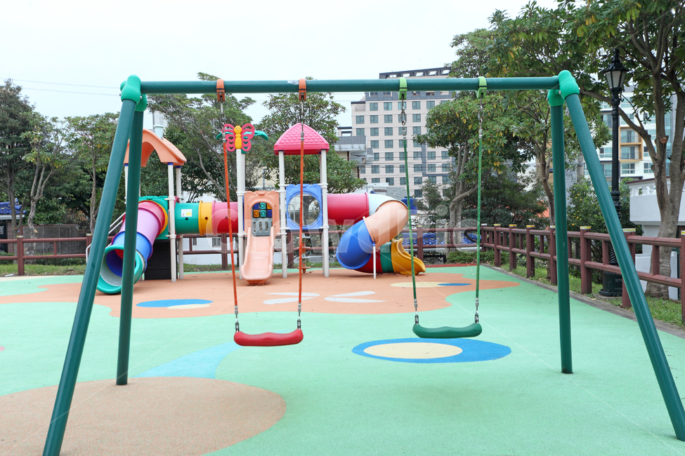 어린이놀이터,어린이,놀이터,그네,놀이기구,놀이,기구,공원,미끄럼,미끄럼틀,풍경,구조물,시설물,공공,공공시설,한국,놀이공원,놀이동산,놀이터,amusement park,playground