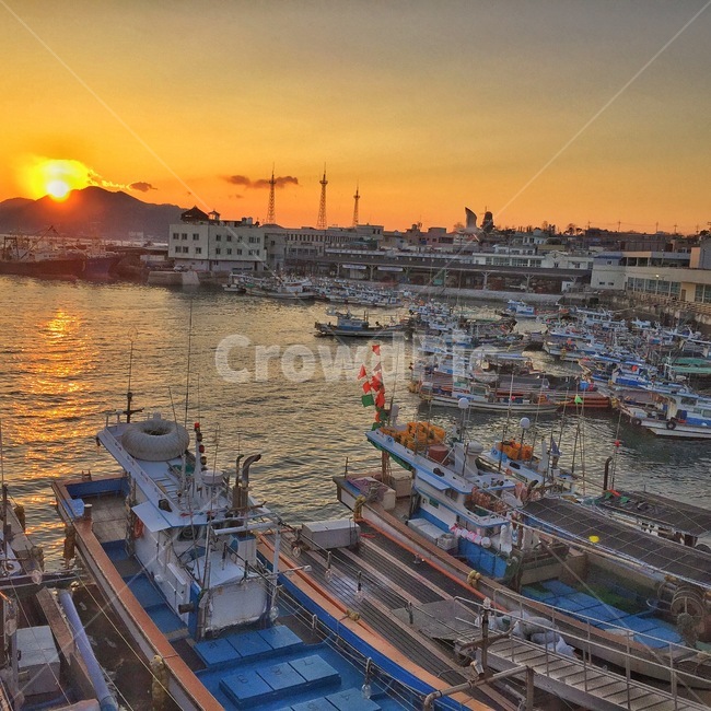 노을,sunset,배,항구,port,harbor,워터프론트,waterfront,선박,watercraft,dock,독,포트,풍경,scenery,색상,landscape,색깔,색채,색감,colorsense,colorsensitivity,feelingofcolor,산업,industry,industrial,어업,fishery,fishing industry