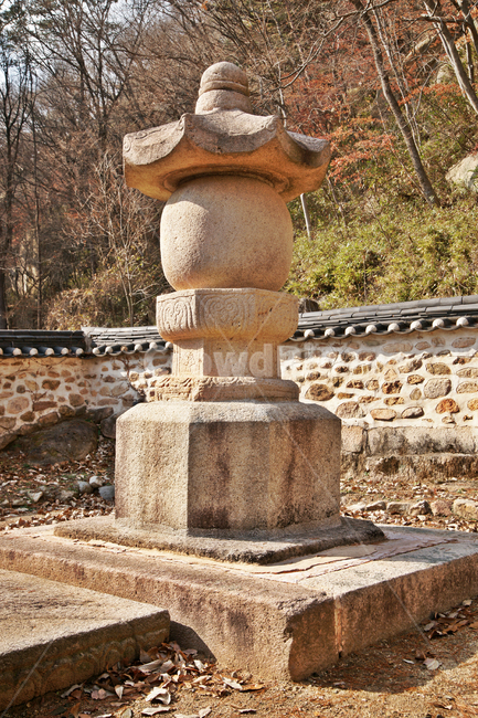 세존사리탑,공민왕,진신사리,석탑,속리산,법주사,유형문화재,고려시대,조각상,동상,석상,조형물,statue,bronze statue,stone statue