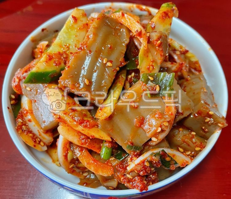 seasoning,Acorn jelly salad,cucumber,onion,cook,food,meal,mukmuchim,dish,ingredients,sesame,jelly,cooking,Acorn jelly,Sesame