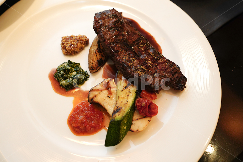스테이크,부채살,소고기,steak,외식,식사,음식,접시,디너,데이트,먹거리,고기,육식,육류,야채,양식,food,먹방,음식,식재료,요리,food,cook,meal,dishes,food reserves,양식,서양음식,서양요리,western food,western dishes,western meal,western cook