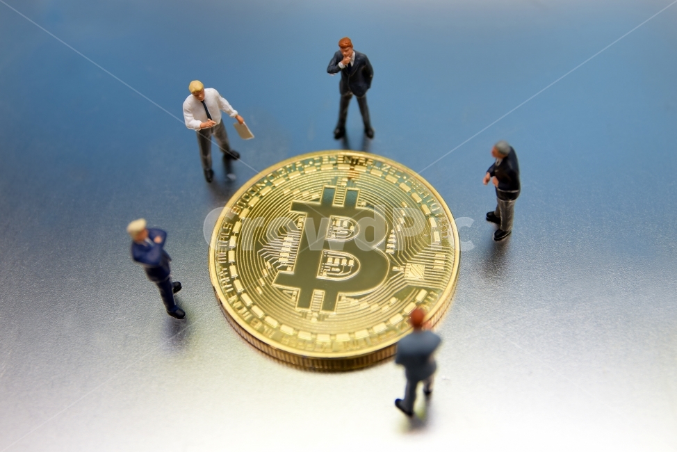 미니어처,비트코인,분석,경제학,가상화폐,코인,동전,bitcoin,미래화폐,전자화폐,가격폭등,한국시장,빗썸,거래소,투자,투기,업비트,조각상,동상,석상,조형물,statue,bronze statue,stone statue,금융,돈,finance,banking,money,비즈니스,사업,business,service,work,연출,컨셉,콘셉,direction,concept