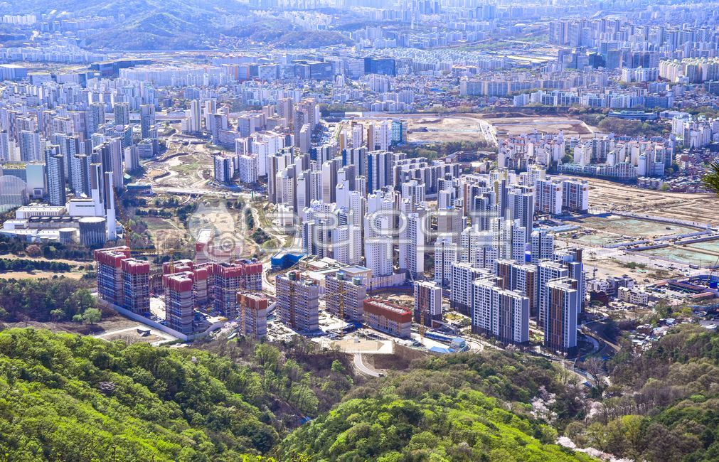 city,public housing district,green space,view map,building,Newtown,Town,Apartment complex,Development,Wirye New Town,town,nature,real estate,new city,outdoors,urban,background,redevelopment area