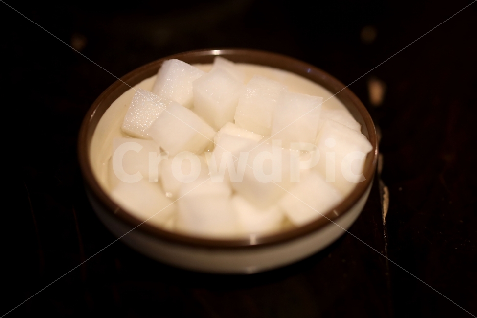 치킨무,단무지,반찬,한식,무,흰무,안주,치킨집,호프,새콤한,시큼한,식초,음식사진,음식,식재료,요리,food,cook,meal,dishes,food reserves,채소,야채,vegetables