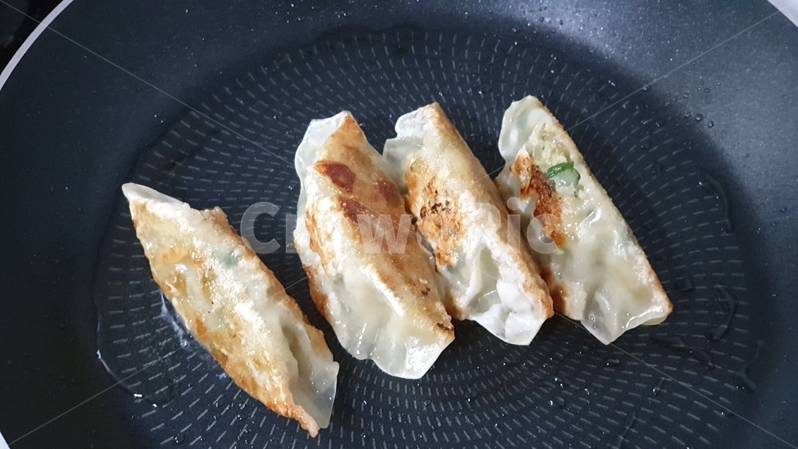 요리,음식,만두,군만두,후라이팬