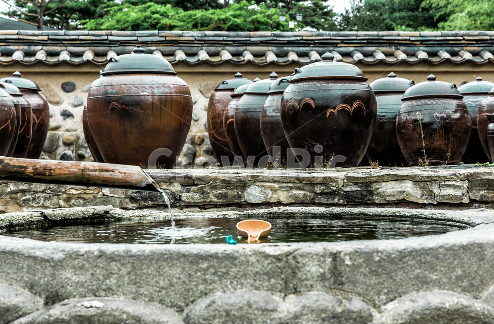 장독대,전통문화,독,약수,문화유산,돌담,항아리,한국전통,한국문화,korean traditional,korean culture