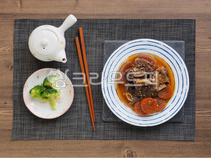 steak,asianfood,beef steak,sidedish,beef,sauce,Korean traditional food,galbijjim,side dish,Korean food,beefribs,Asian food,cooking,beefrib,beefsteak,traditionalfood,koreanfood,beef ribs,Korean,koreantraditionalfood,food,meal,Beef Dishes,Beef rib stew,back