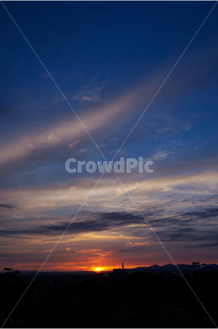 일출,해,구름,풍경,빛,자연,풍경,nature,landscape,outdoors,옥외,dusk,황혼,sunset,일몰,dawn,새벽,sky,하늘,red sky,붉은 하늘
