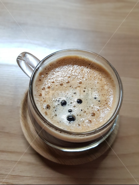 놀람,표정,커피,커피잔,커피컵,coffeecup,유리잔,컵,cup,drink,음료,마실것,beverage,거품,크레마,crema,에스프레소,espresso,찻잔받침,coaster,코스터